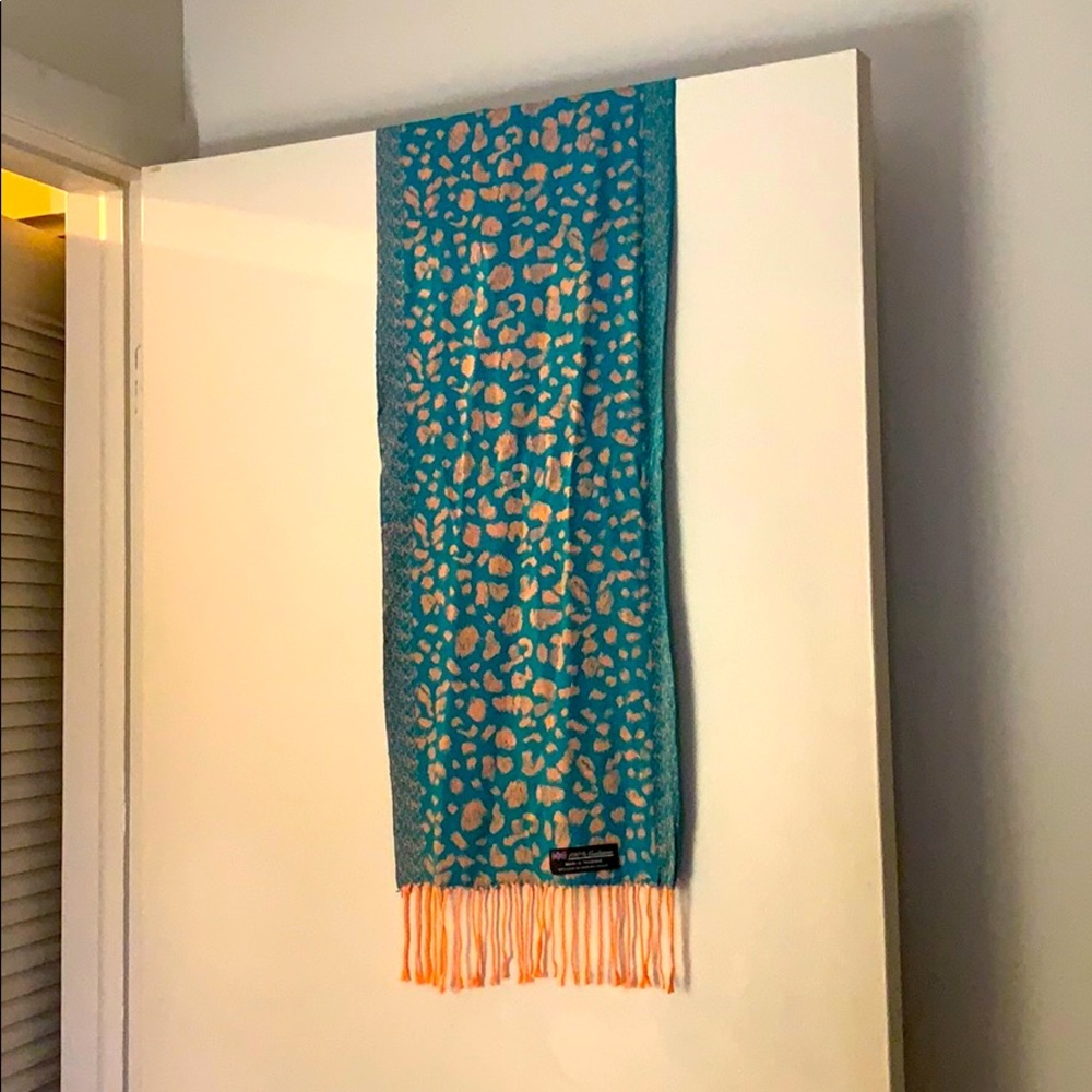100% Cashmere Scarf NEVER WORN!
